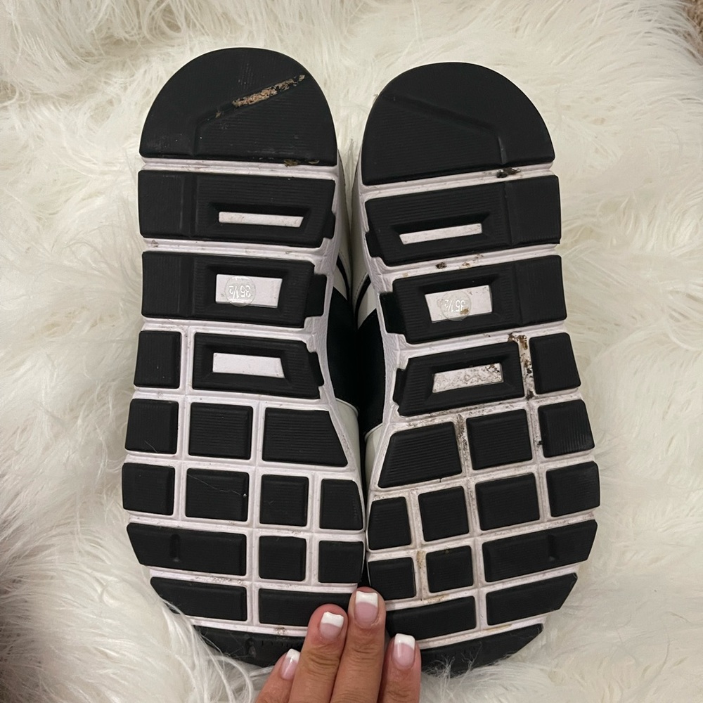 Authentic Gucci Sneaker - image 5